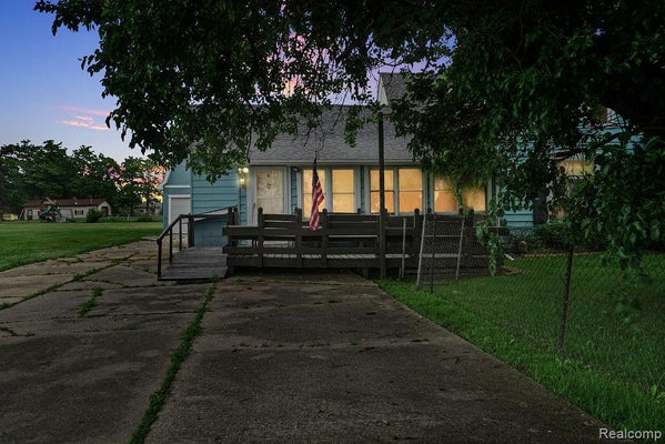 261 FITZ RD, WALES, MI 48027 - Image b0b9a7965fbb0cb52771de7efb5dcf06/488351840