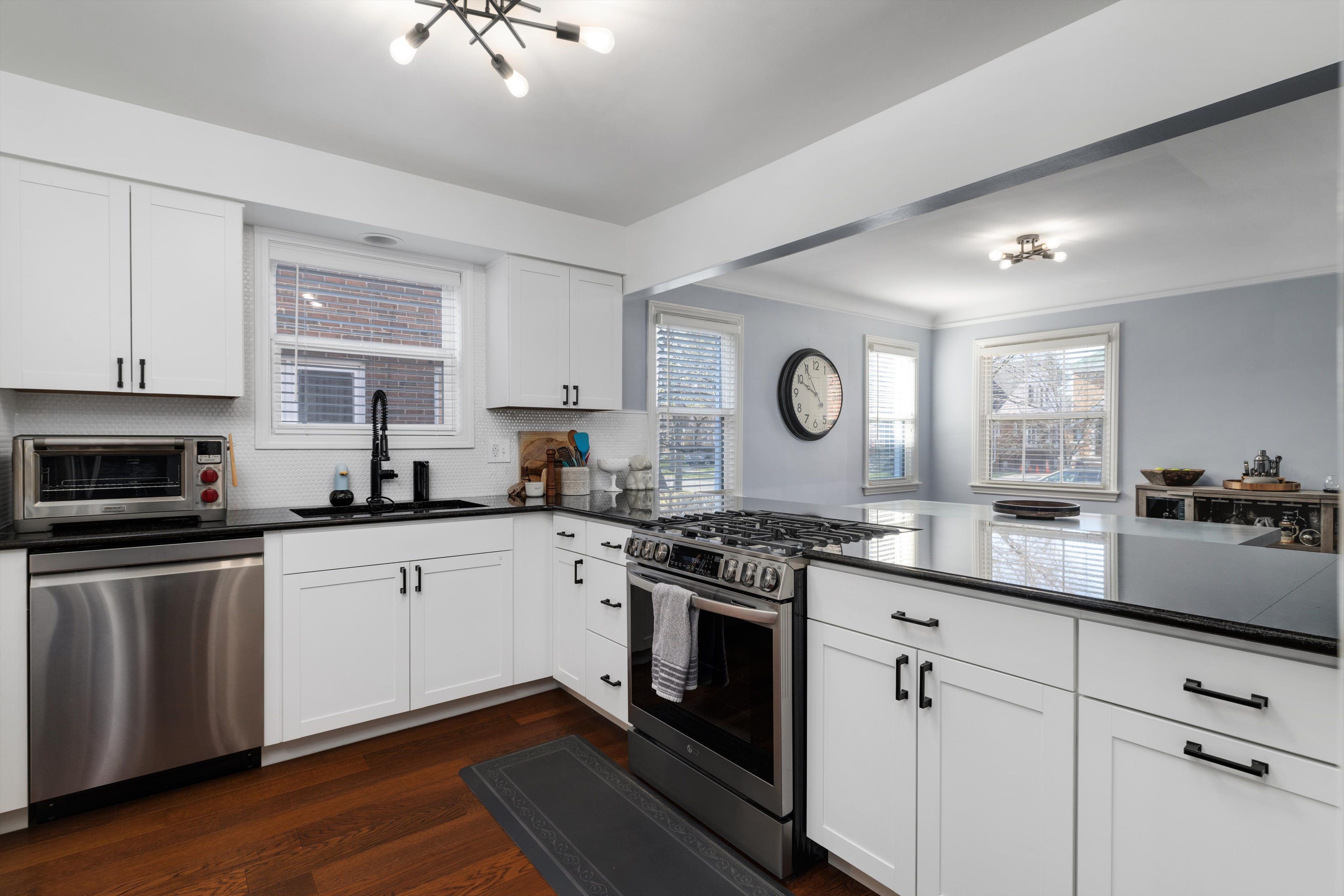 416 CALVIN Avenue