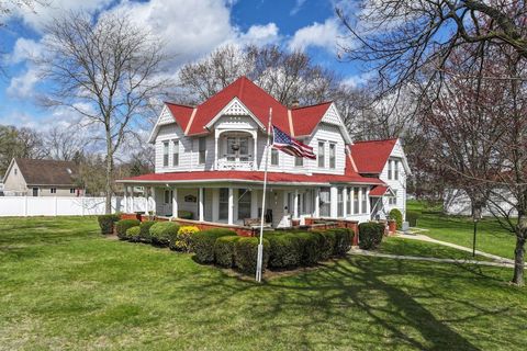 402 W SHIAWASSEE Avenue Fenton City MI 48430