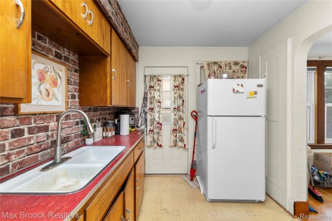 Tiny photo for 2222 Montroyal Avenue, Waterford Charter Township, MI 48328 (MLS # 20261068087)