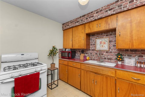 Tiny photo for 2222 Montroyal Avenue, Waterford Charter Township, MI 48328 (MLS # 20261068087)