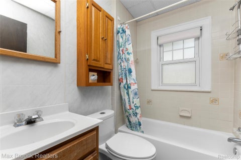 Tiny photo for 2222 Montroyal Avenue, Waterford Charter Township, MI 48328 (MLS # 20261068087)