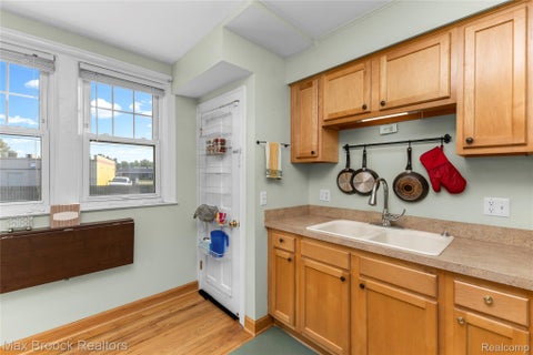 Tiny photo for 2222 Montroyal Avenue, Waterford Charter Township, MI 48328 (MLS # 20261068087)