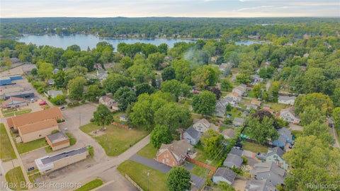 Tiny photo for 2222 Montroyal Avenue, Waterford Charter Township, MI 48328 (MLS # 20261068087)