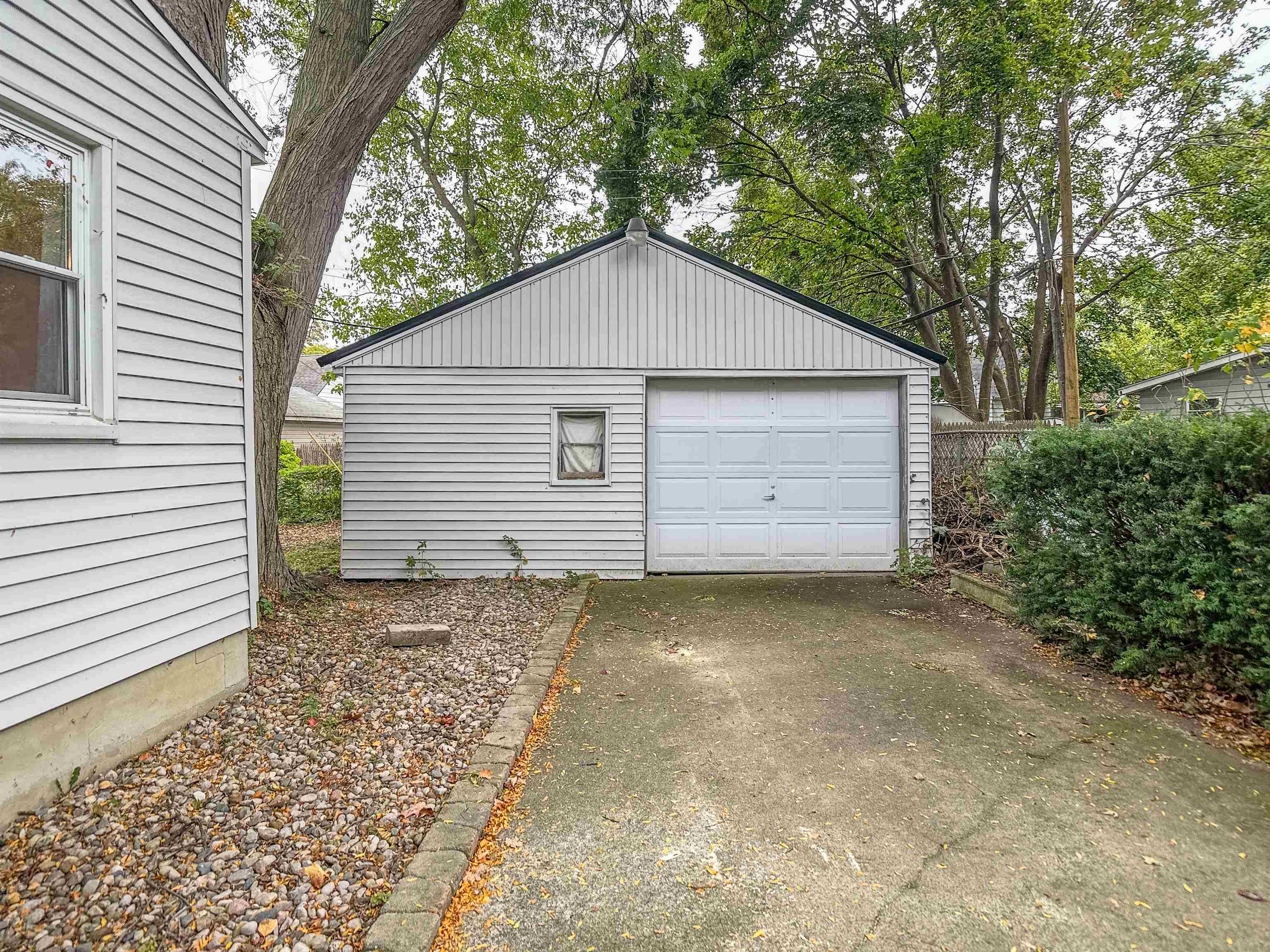 1607 Mulberry Lane