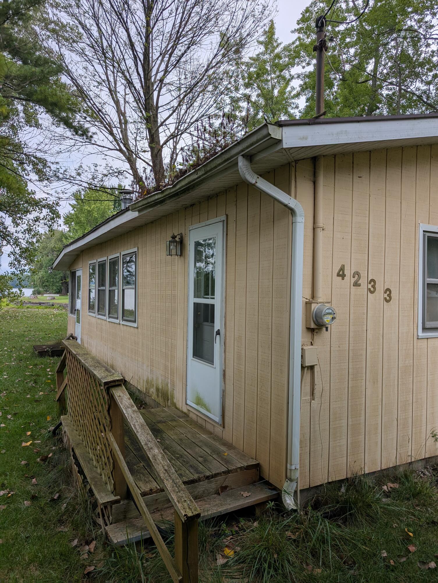 4233 Swan Lake Drive