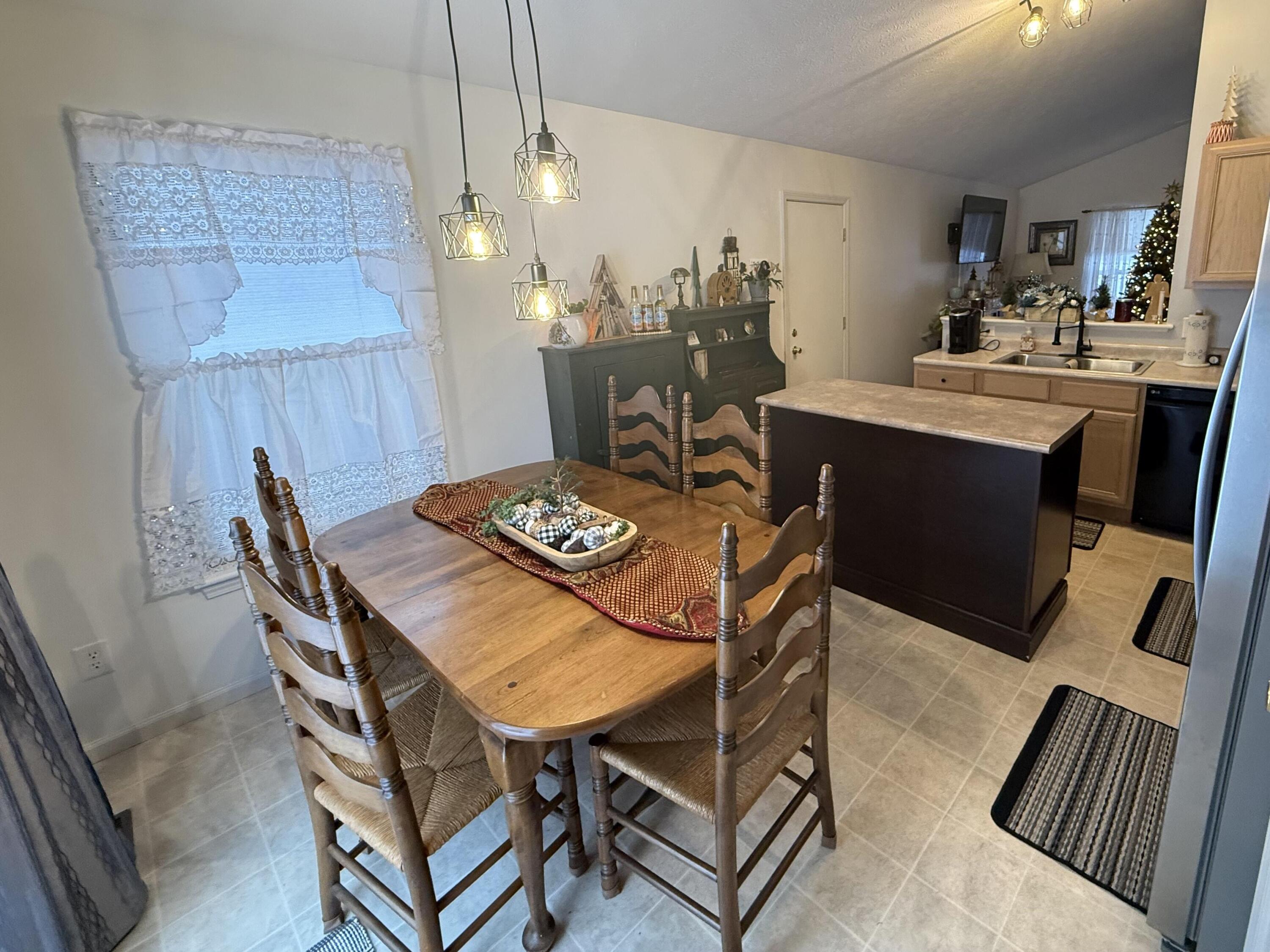 911 S Lincoln Avenue