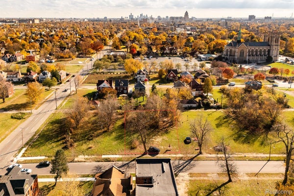 126 HARMON ST, DETROIT, MI 48202 - Image b1136c6bdbf4328d4f2fb34b99117616/536825564