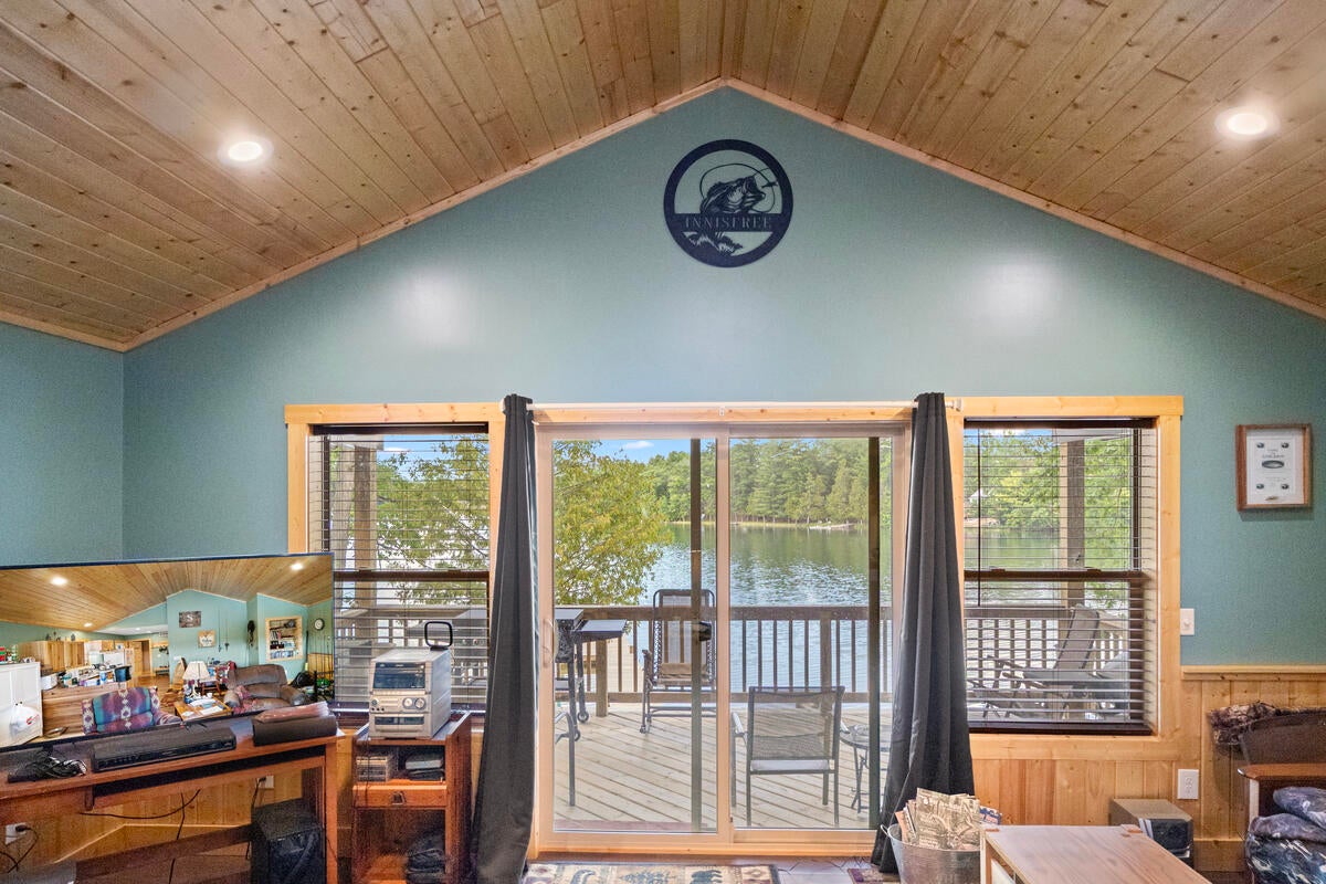 2485 W Lake Shore Drive