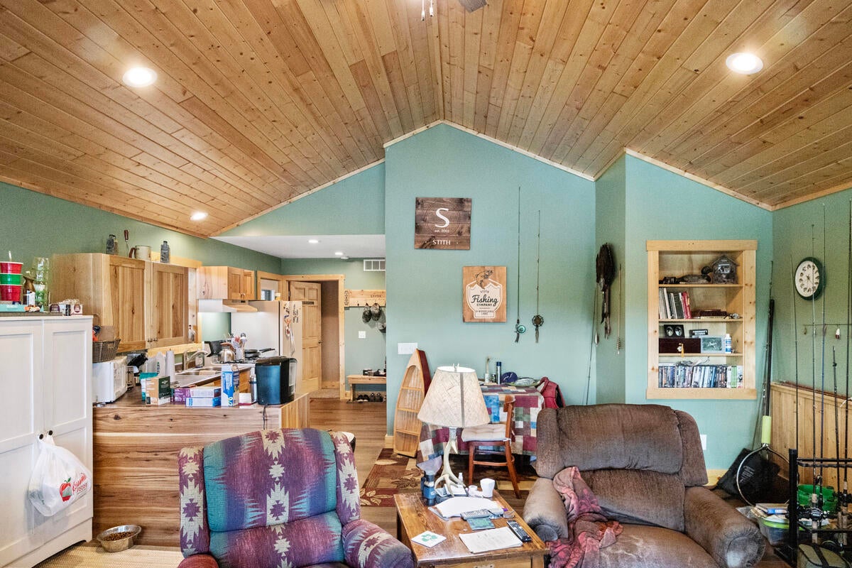 2485 W Lake Shore Drive