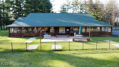 8826 Gratiot Avenue Columbus Township MI 48063