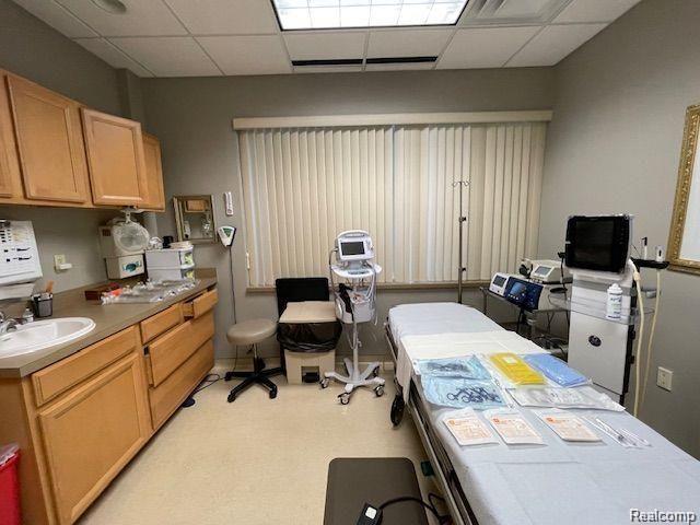 5151 GATEWAY Center 3