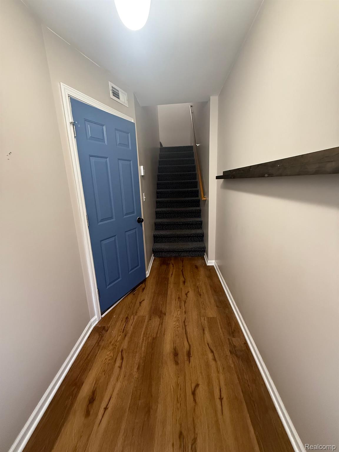 1618 RED HICKORY