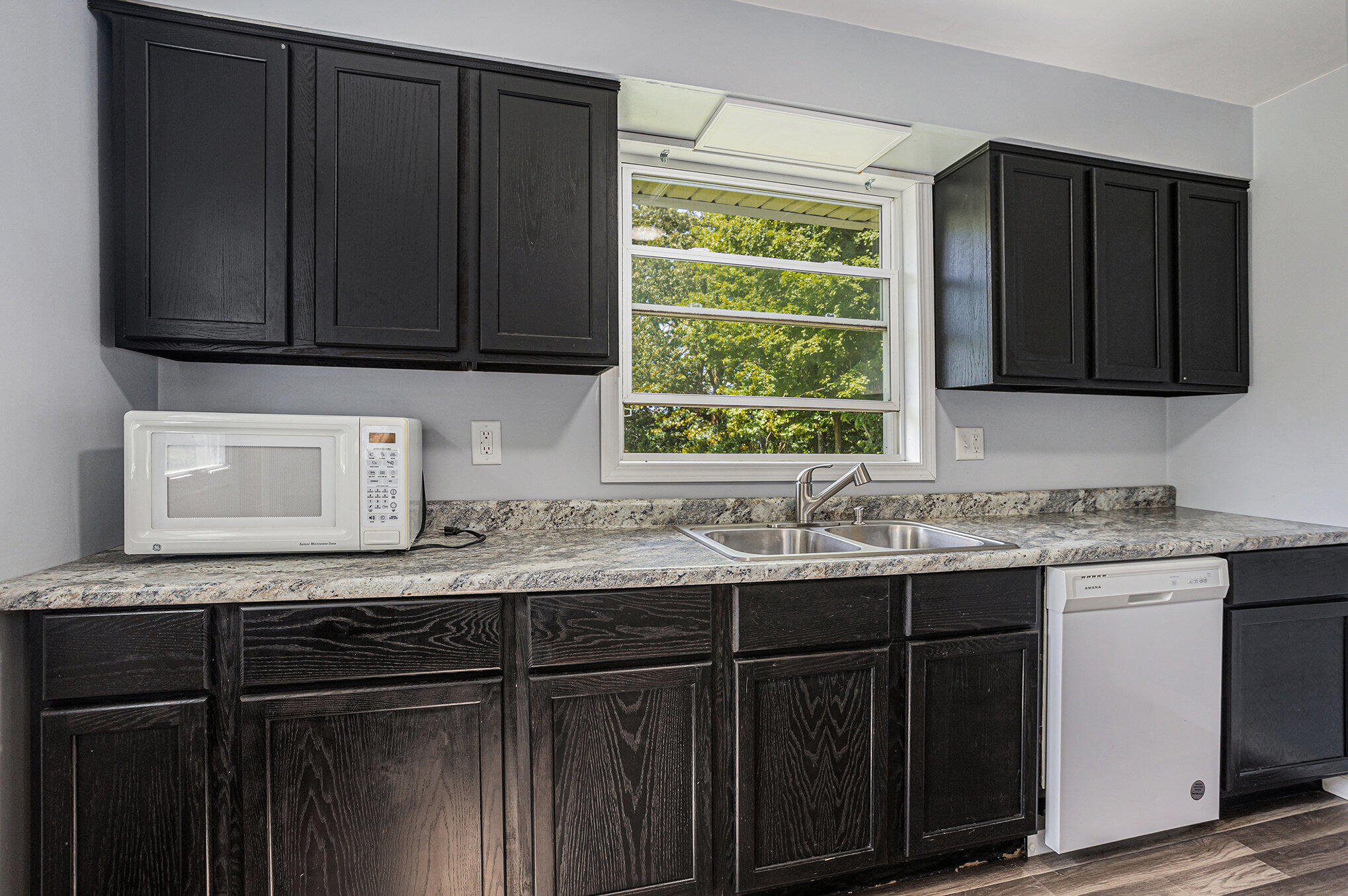 Sherwood Village, Michigan 49089, United States, 3 Bedrooms Bedrooms, ,1 BathroomBathrooms,Residential,Pending,159065