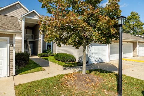 Photo of 1468 Fox Pointe Circle, Pittsfield Charter Township, MI 48108 (MLS # 81025051420)