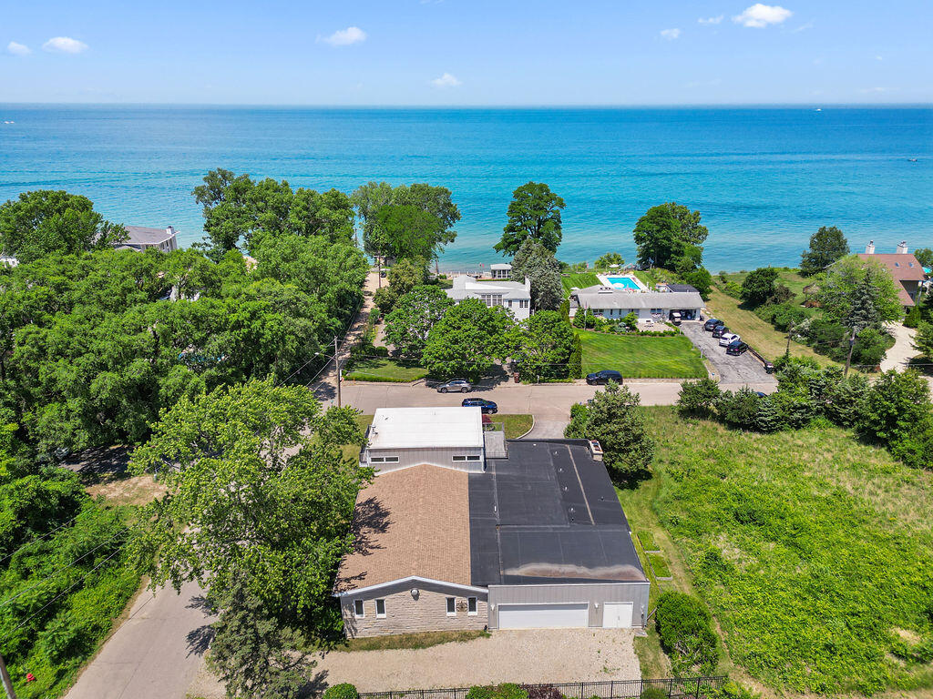48002 Ridge Rd.