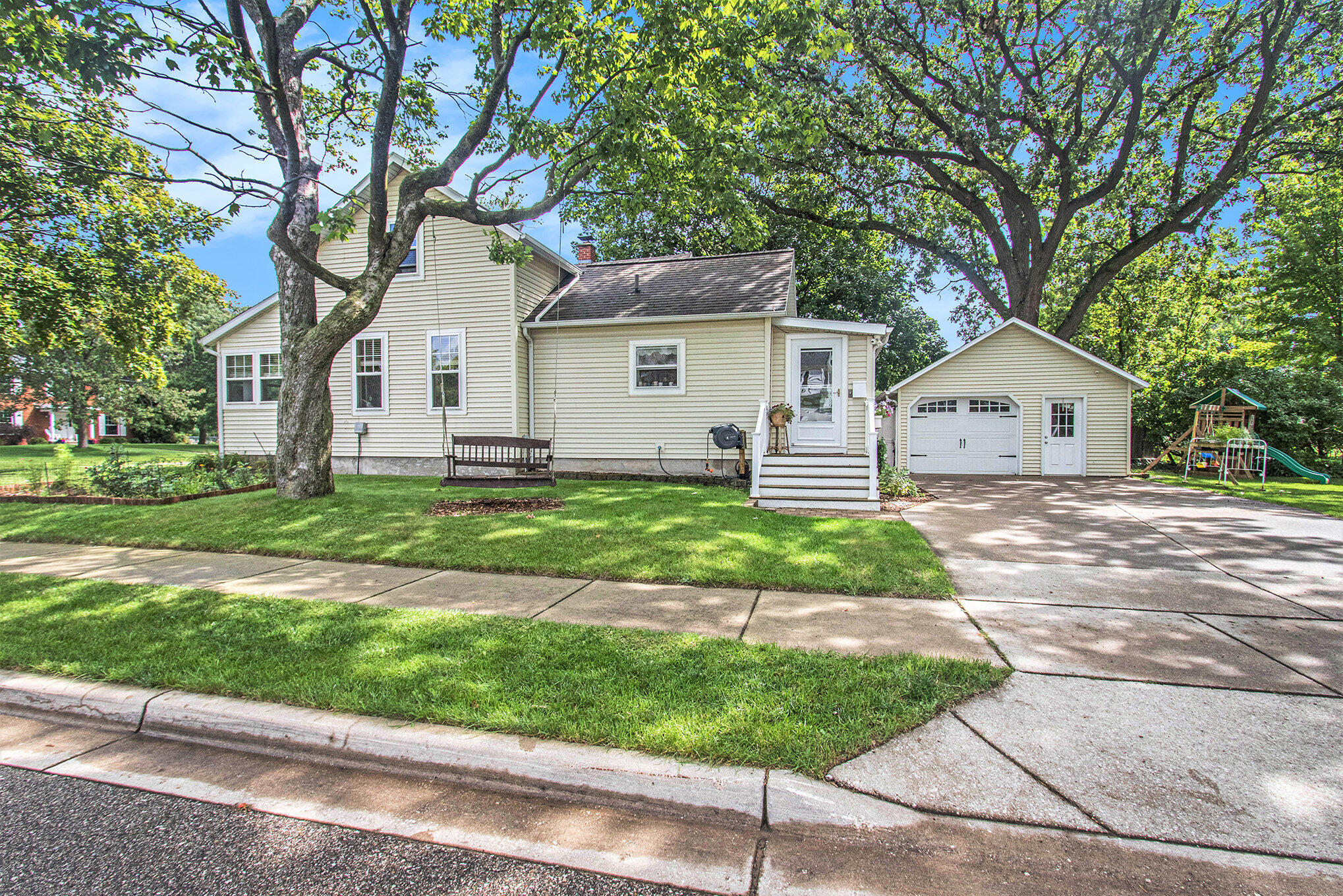 532 E Main Avenue