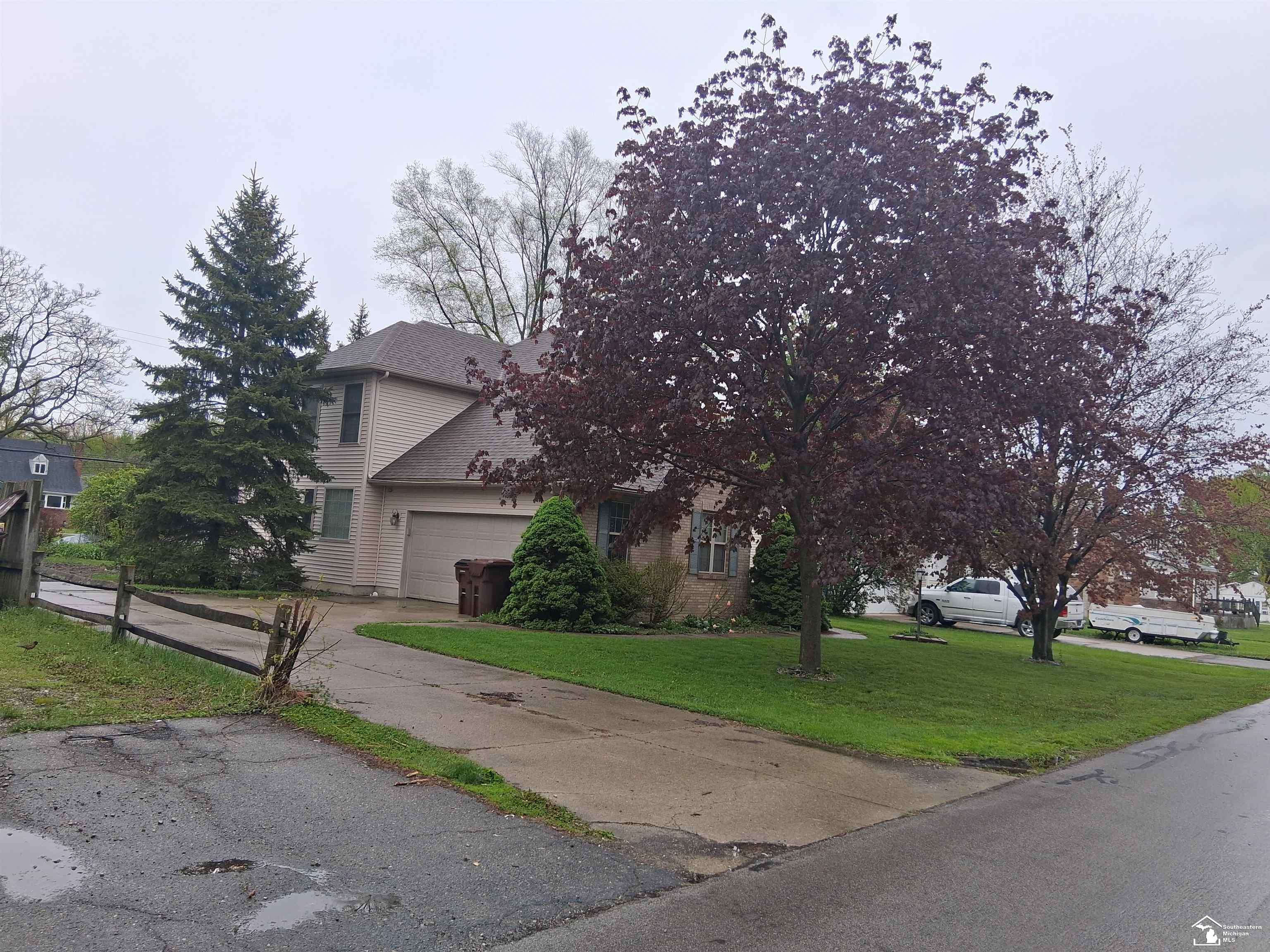 3123 E 10th Street