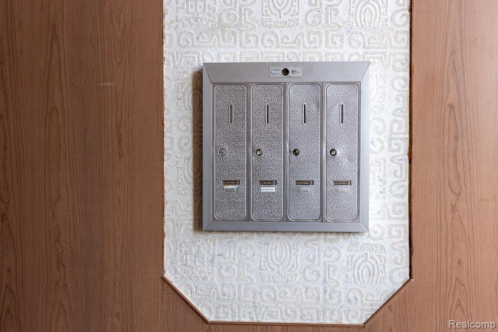 4047 W MAPLE Road B204