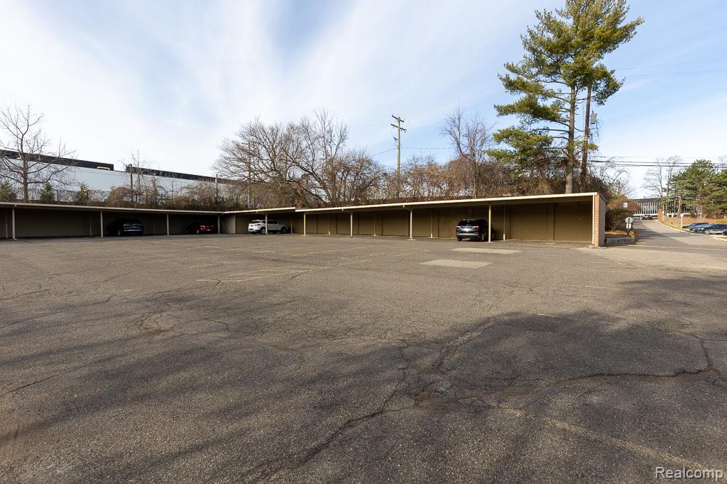 4047 W MAPLE Road B204