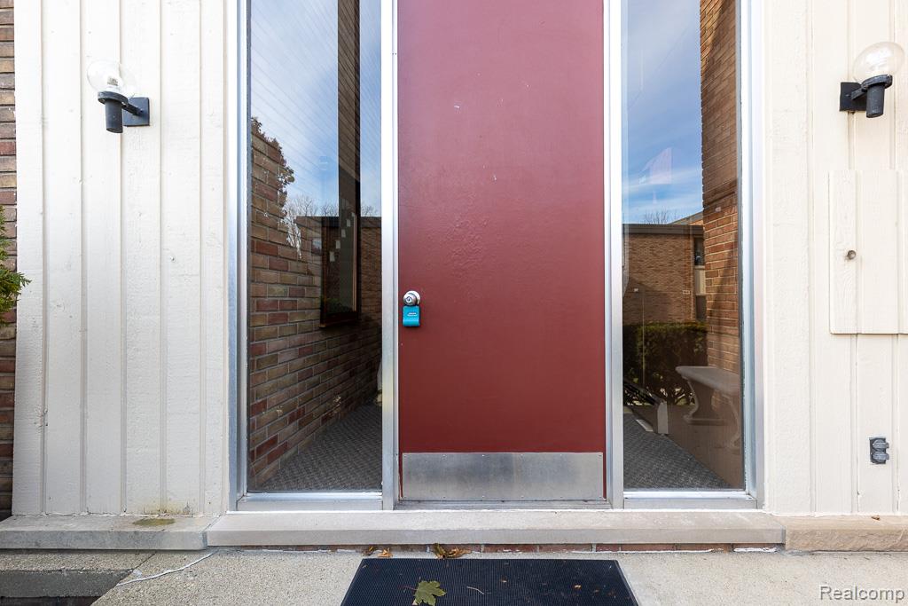 4047 W MAPLE Road B204