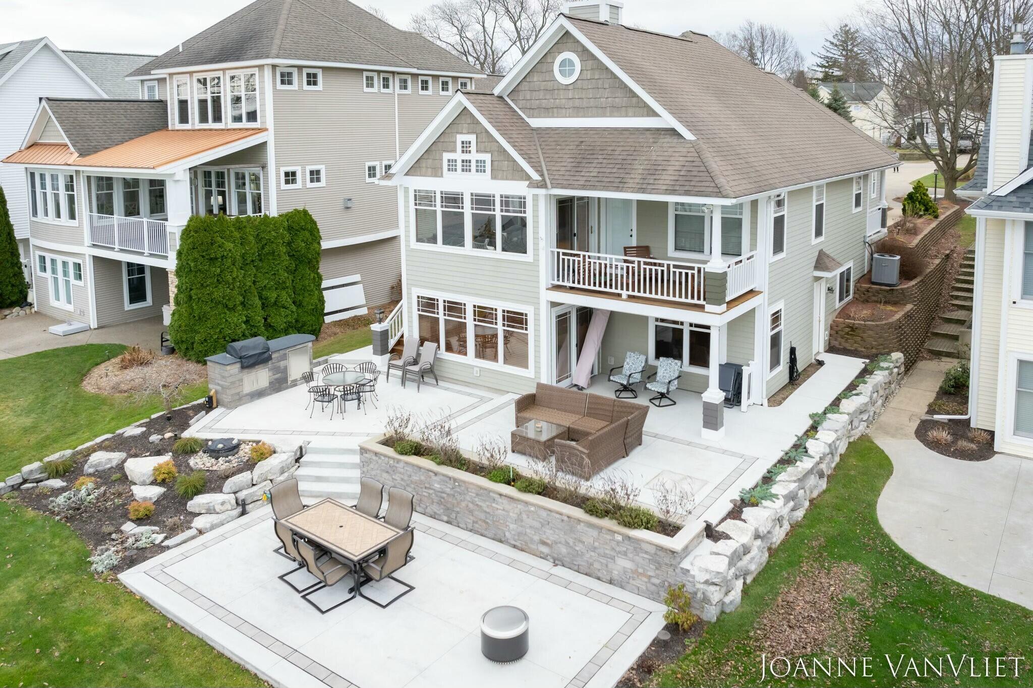 585 Crescent Drive