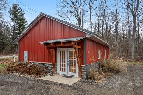 A home in SaugatuckTownship_Allegan