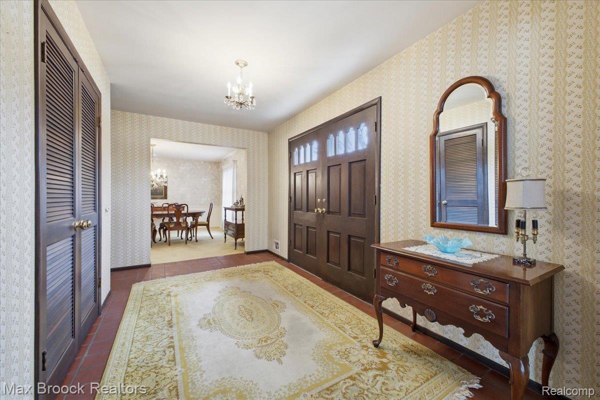 5956 Pinecroft Drive