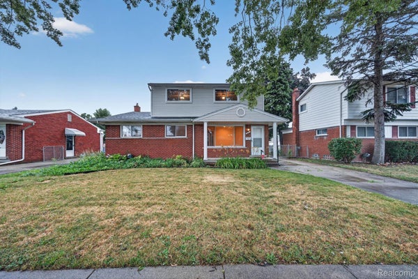 8415 CHRISTINE ST, WARREN, MI 48093 - Image b17fb5e31c582f7c59e6aabcecdbf77e/2581506937