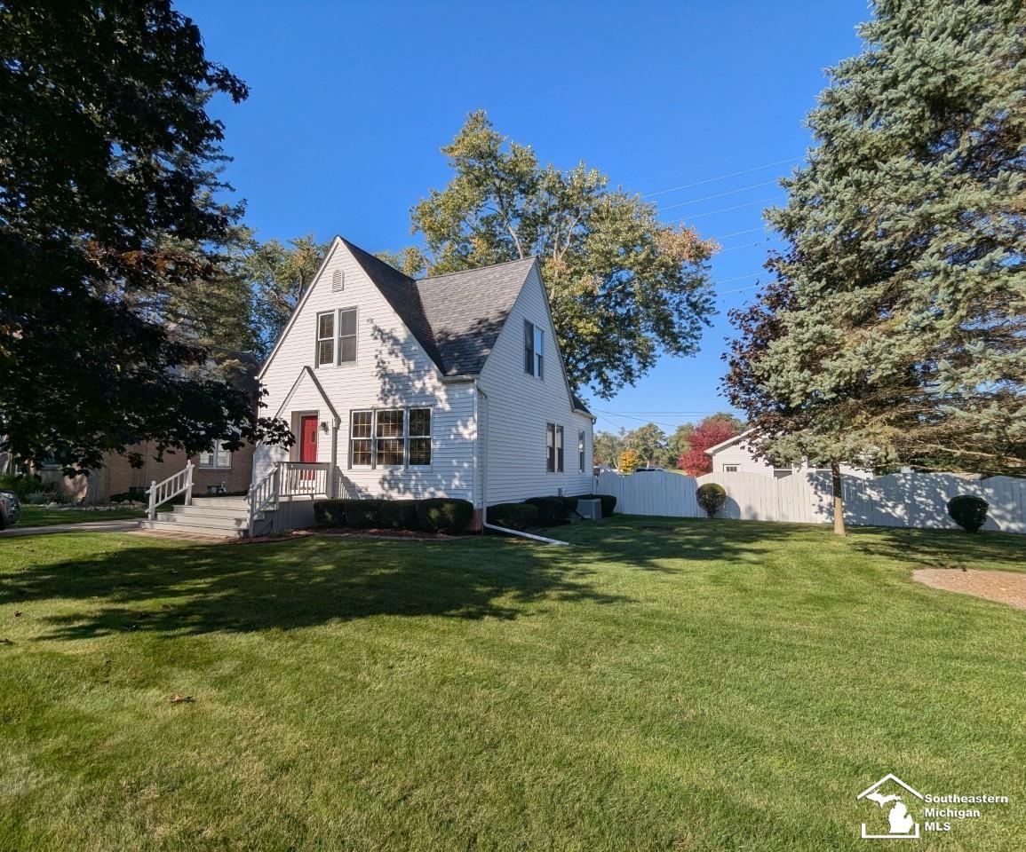 1945 Hollywood Drive