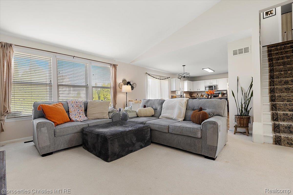 10217 Meadow Crest Court