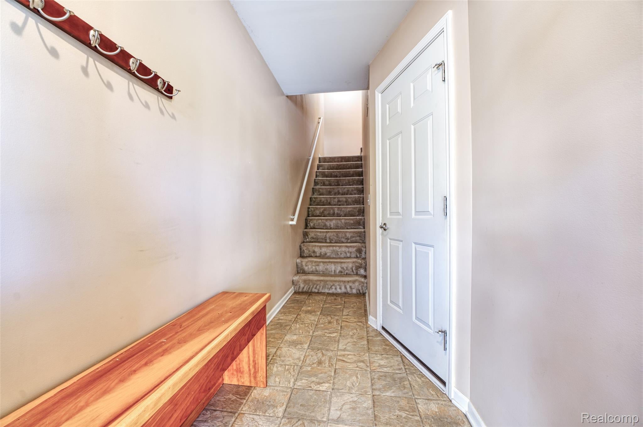 2204 Knotty Pine Trail