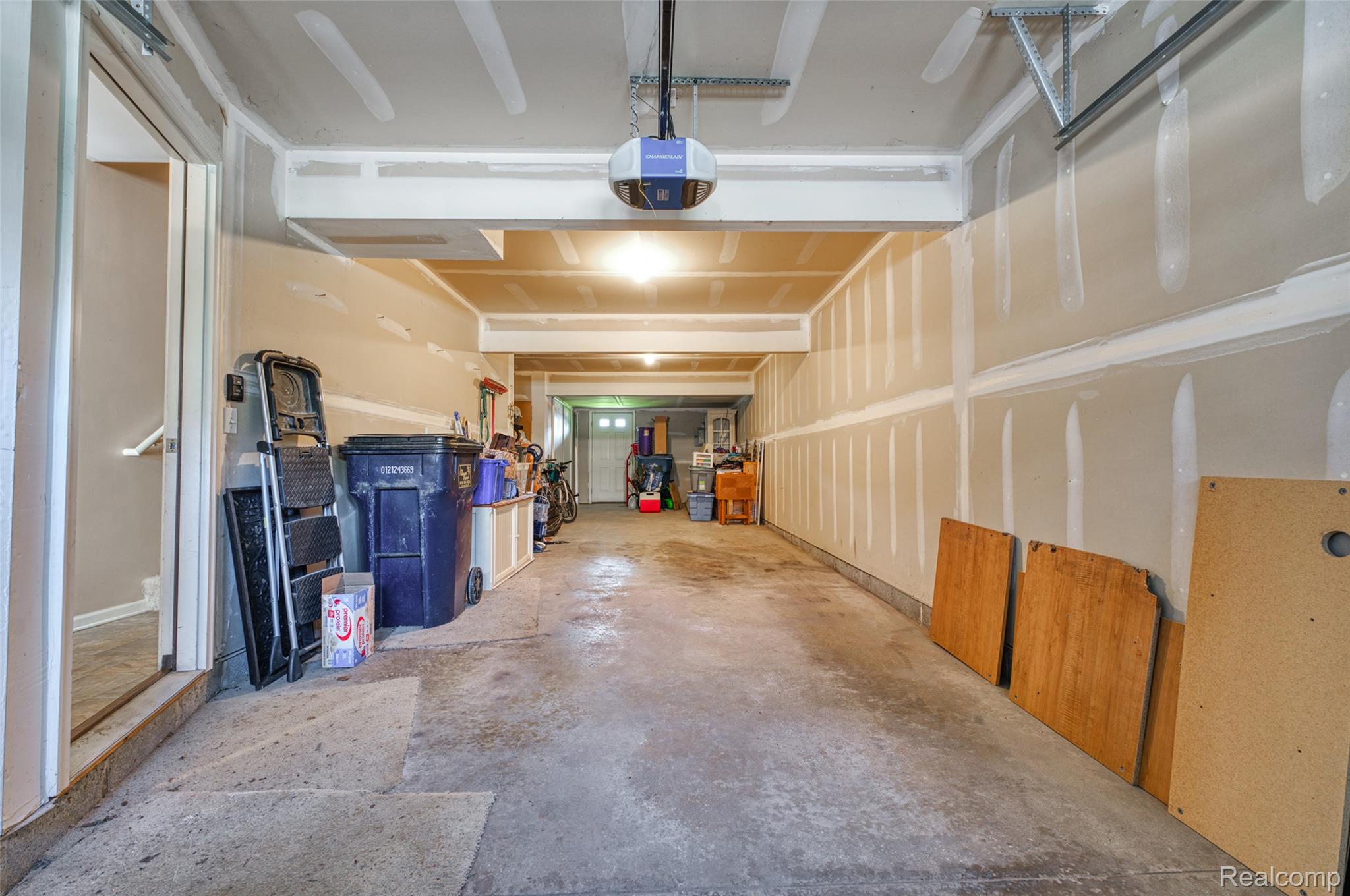 2204 Knotty Pine Trail