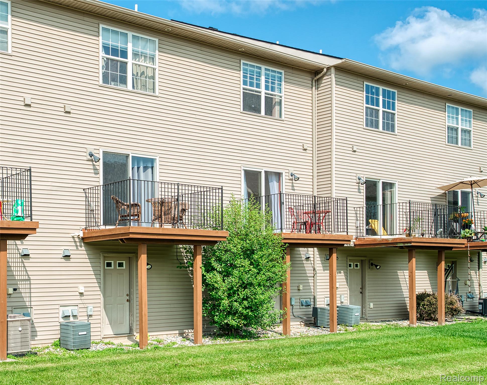 2204 Knotty Pine Trail