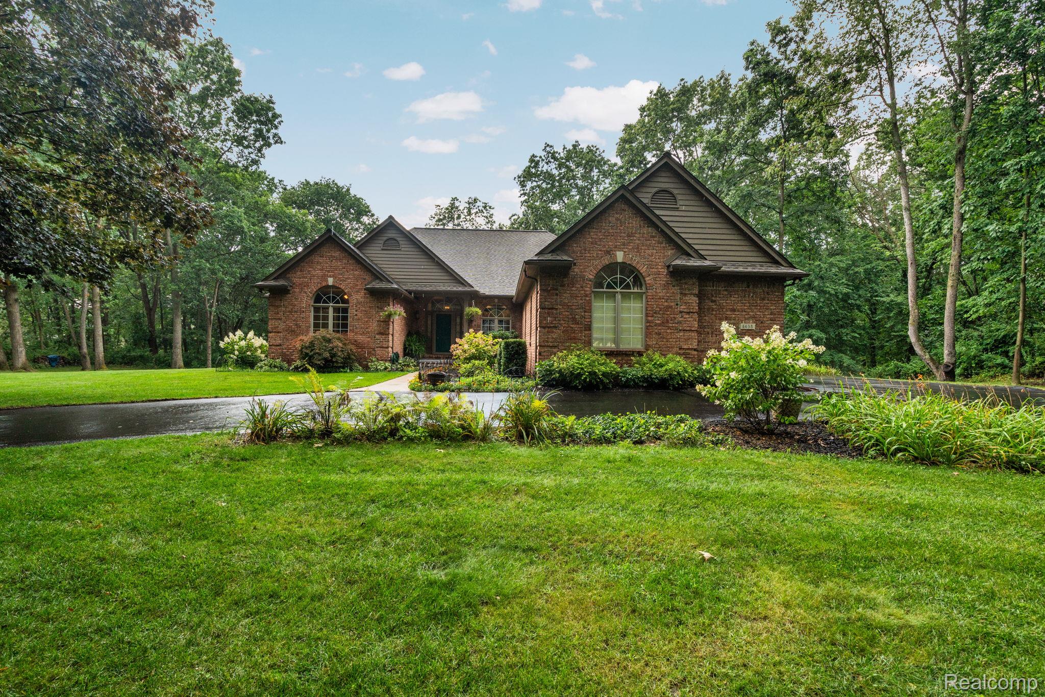 1438 Duff Lane