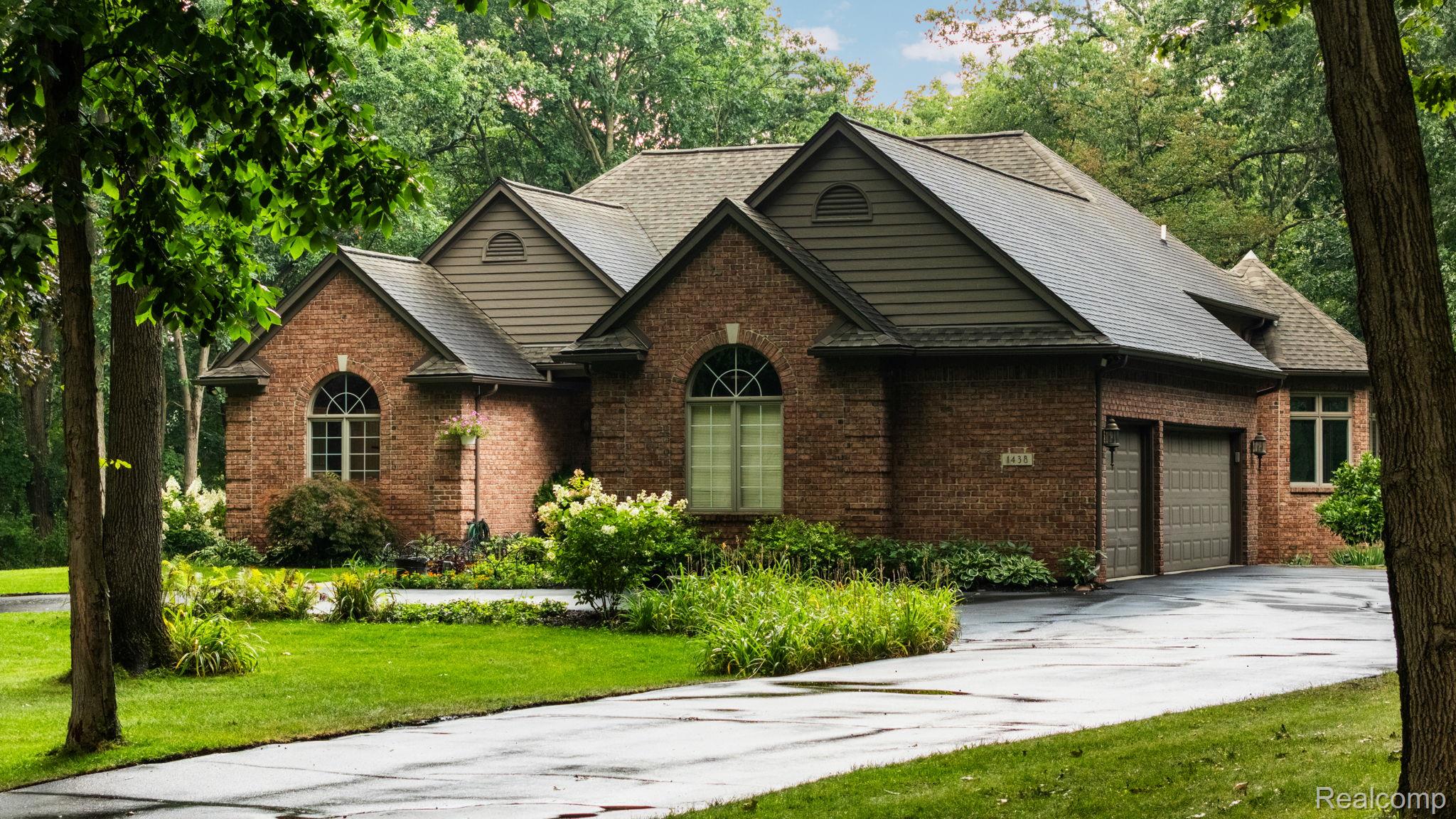 1438 Duff Lane