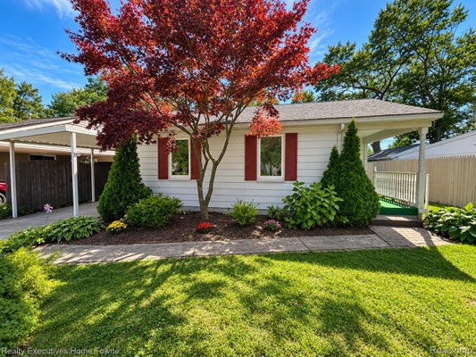 1806 MANSFIELD ST, PORT HURON, MI 48060 - Image b1bc66211acac2f669e10124a2ce12de/901072575