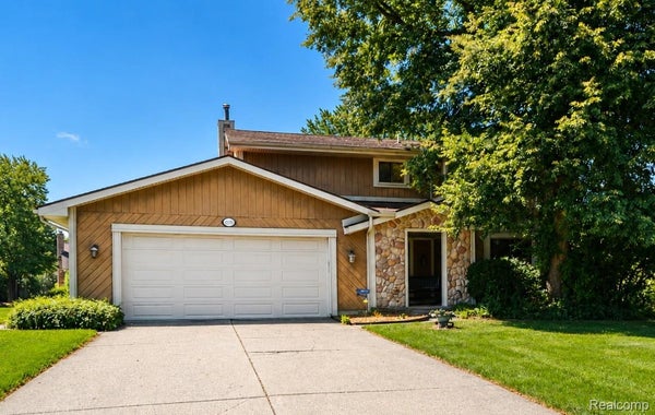 22783 SHADOWGLEN DR, FARMINGTON HILLS, MI 48335 - Image b1bf5dde8f0f4fc2a5c587271f85bf55/3834145381