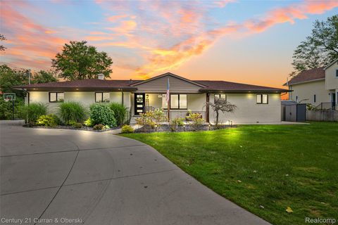 4255 Lakewood Drive Waterford Charter Township MI 48329