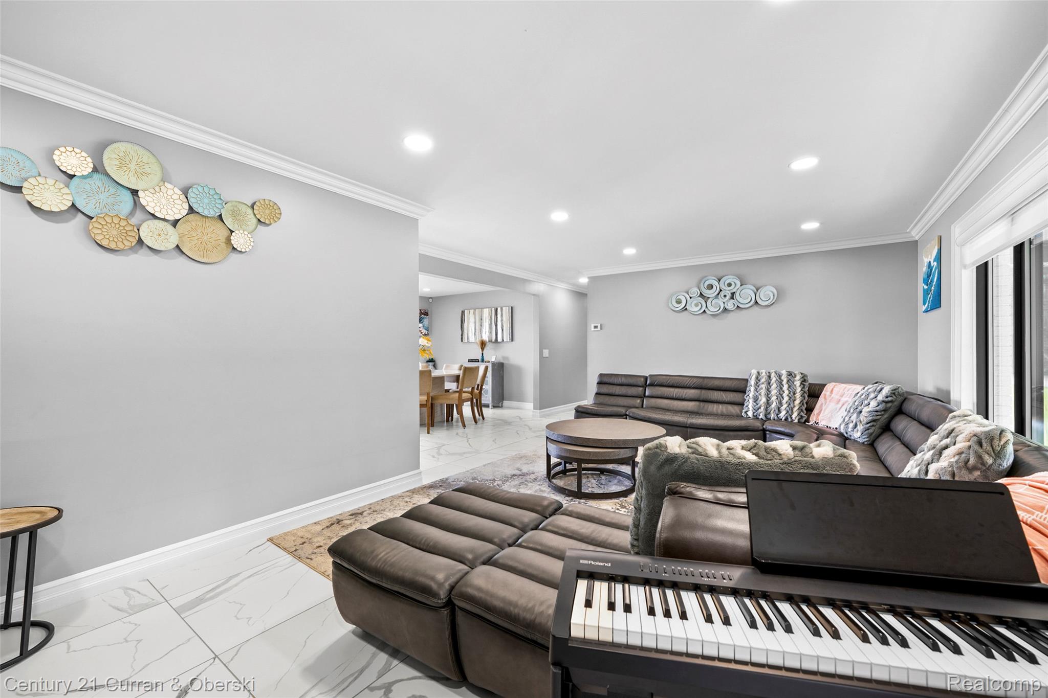 4255 Lakewood Drive