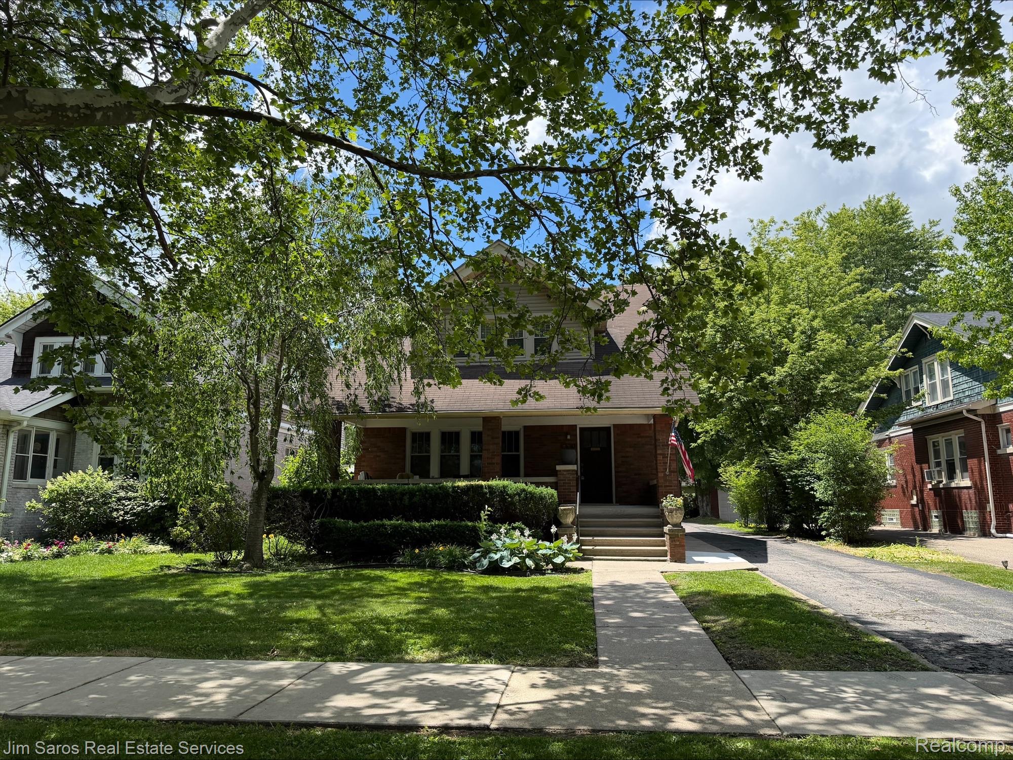 851 Saint Clair Avenue