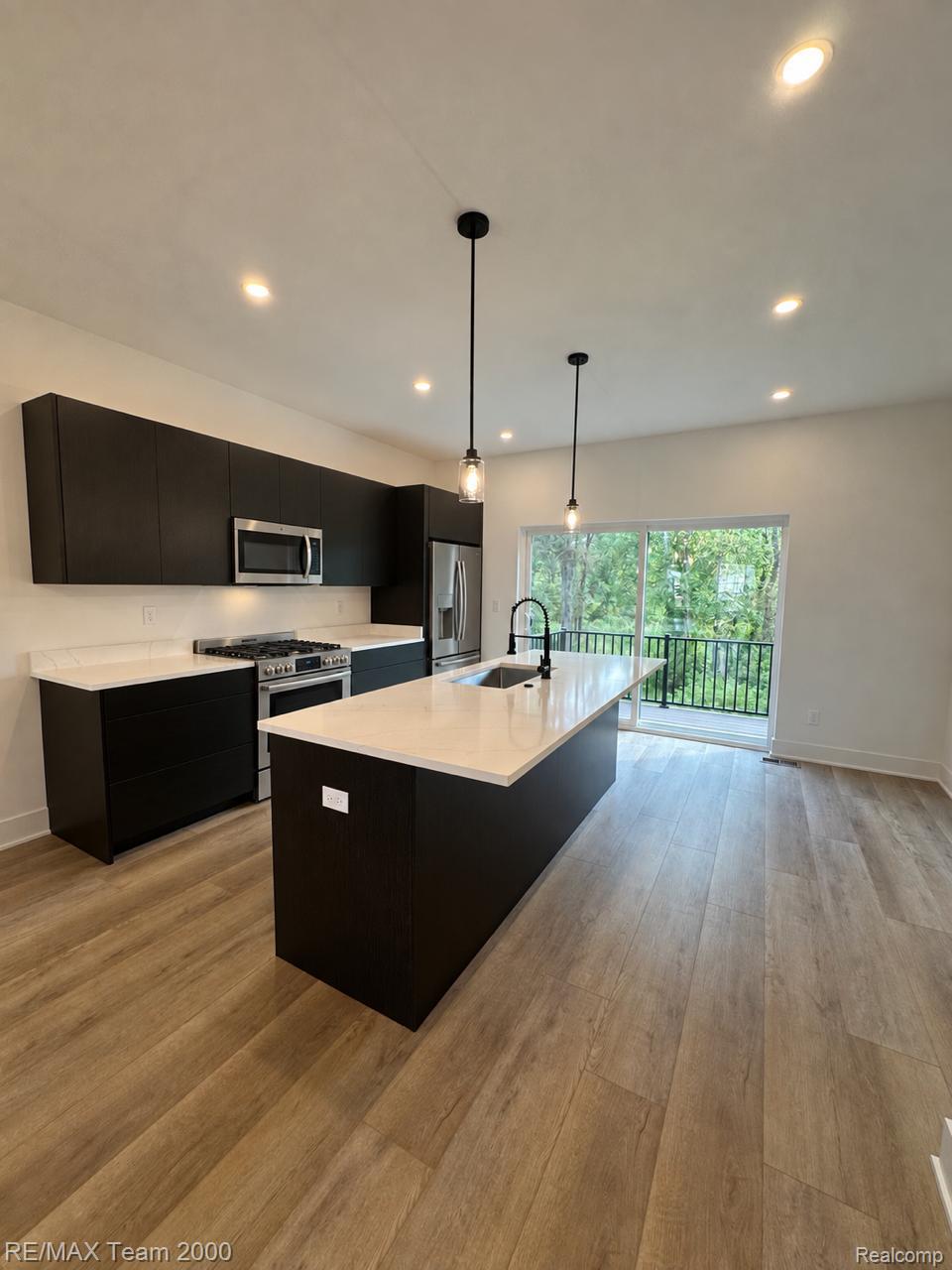 1654 Pinecroft Lane