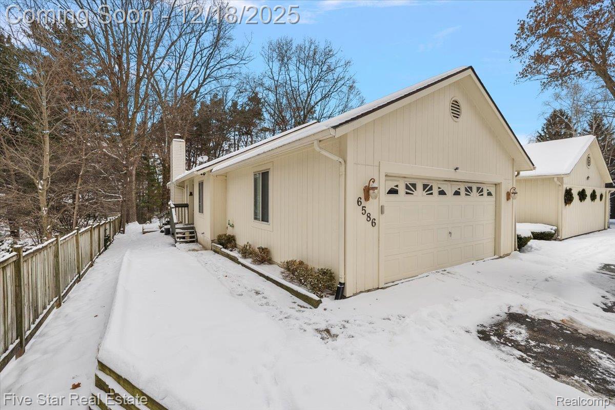 6586 Pontiac Lake Road 1