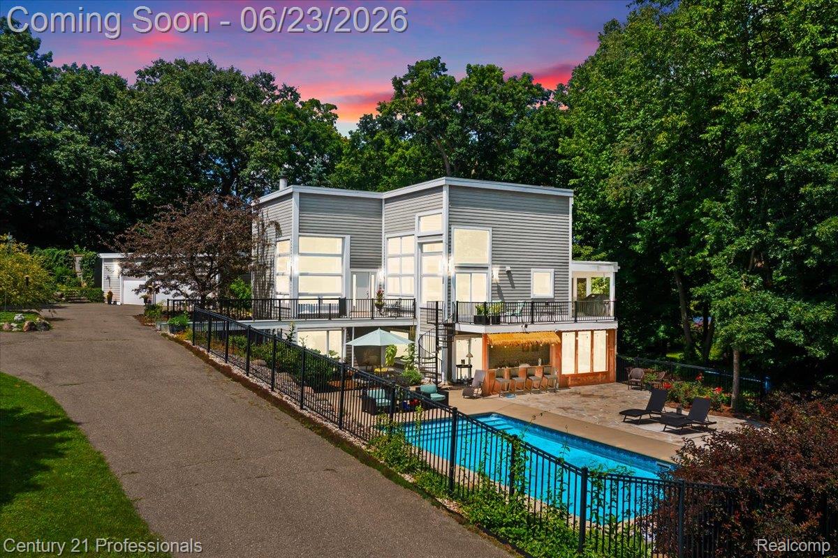 5255 Oak Hill Trail N