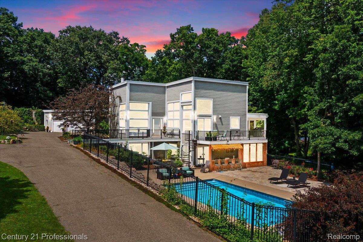 5255 Oak Hill Trail N