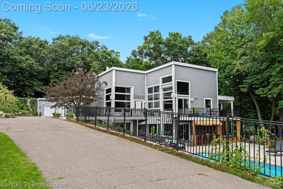 5255 Oak Hill Trail N