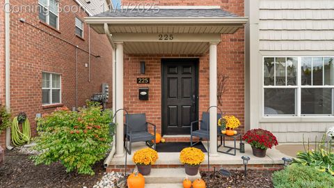 225 Oak Street Wyandotte City MI 48192