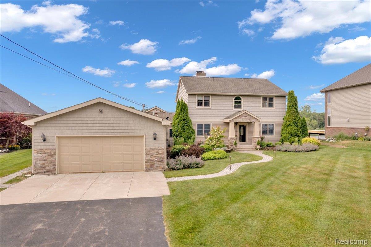 1611 HARWOOD Drive