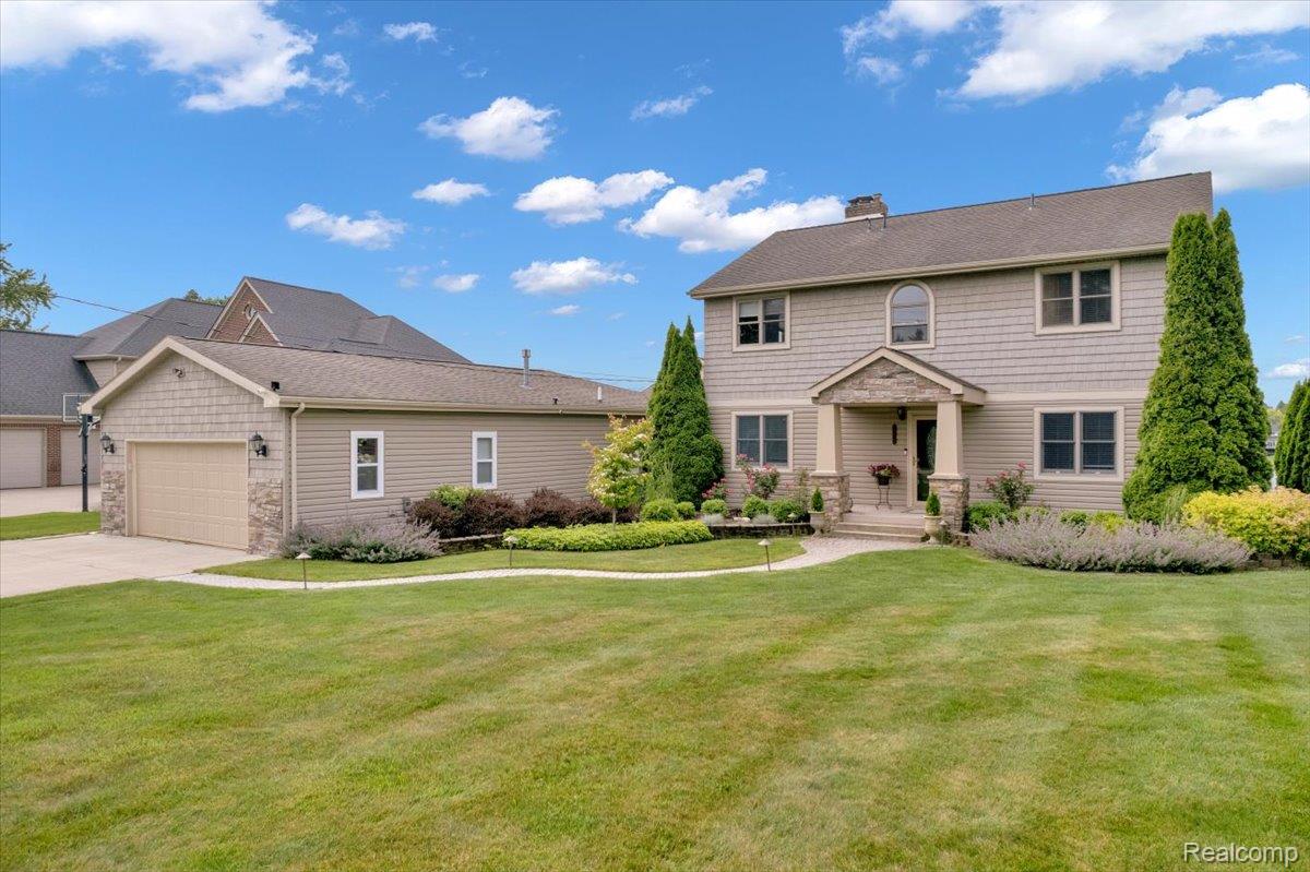 1611 HARWOOD Drive