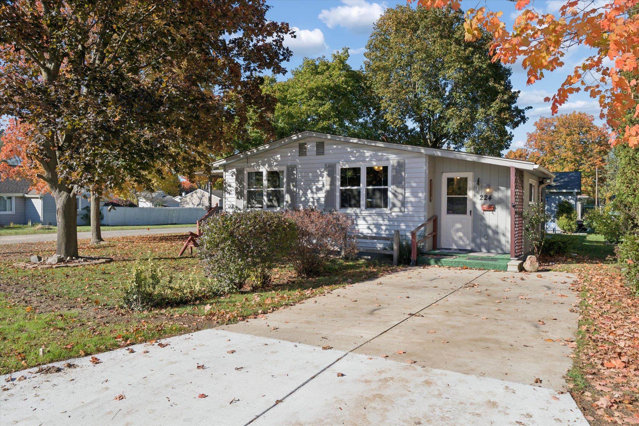 224 W McNeil Street
